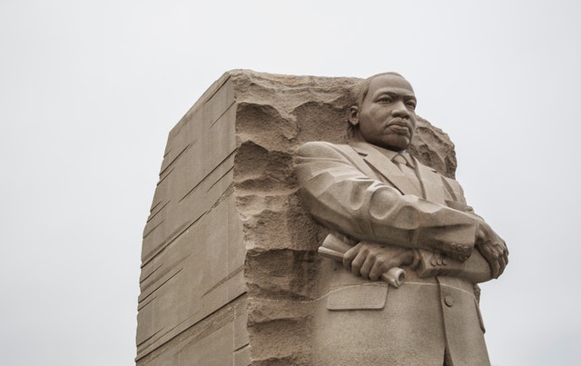 Imagen labrada en piedra de Martin Luther King